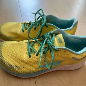 Altra Rivera 3 running shoes size 6.5–barely used!